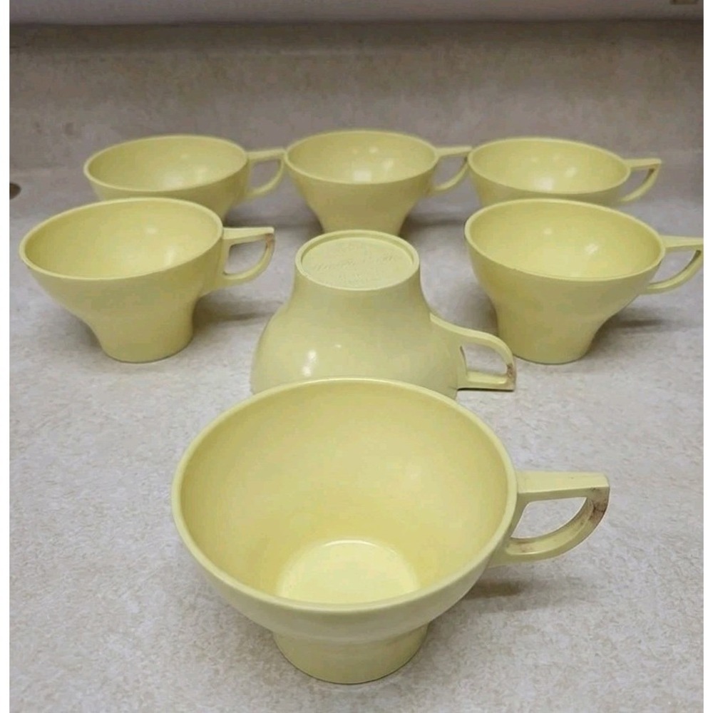 Vintage Mallory Mallo-Belle Yellow Melamine Cups Set of 6 Melmac M-424 USA MCM